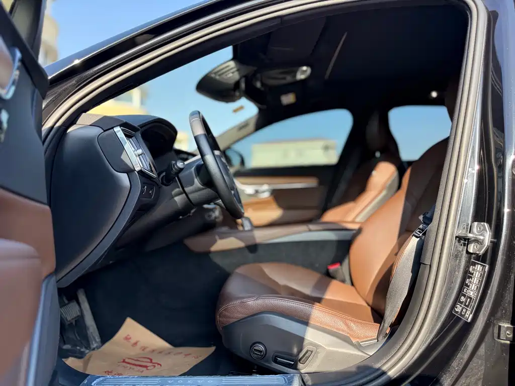 Volvo S90 2021 — фото 17