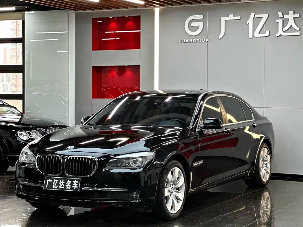 BMW 7 Series 2012 — фото 1
