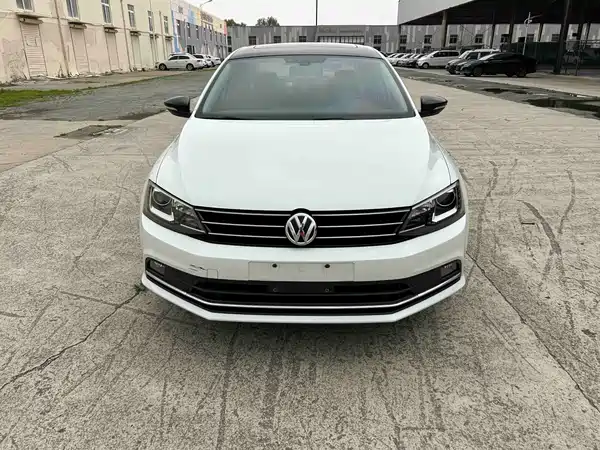 Volkswagen Sagitar 2016