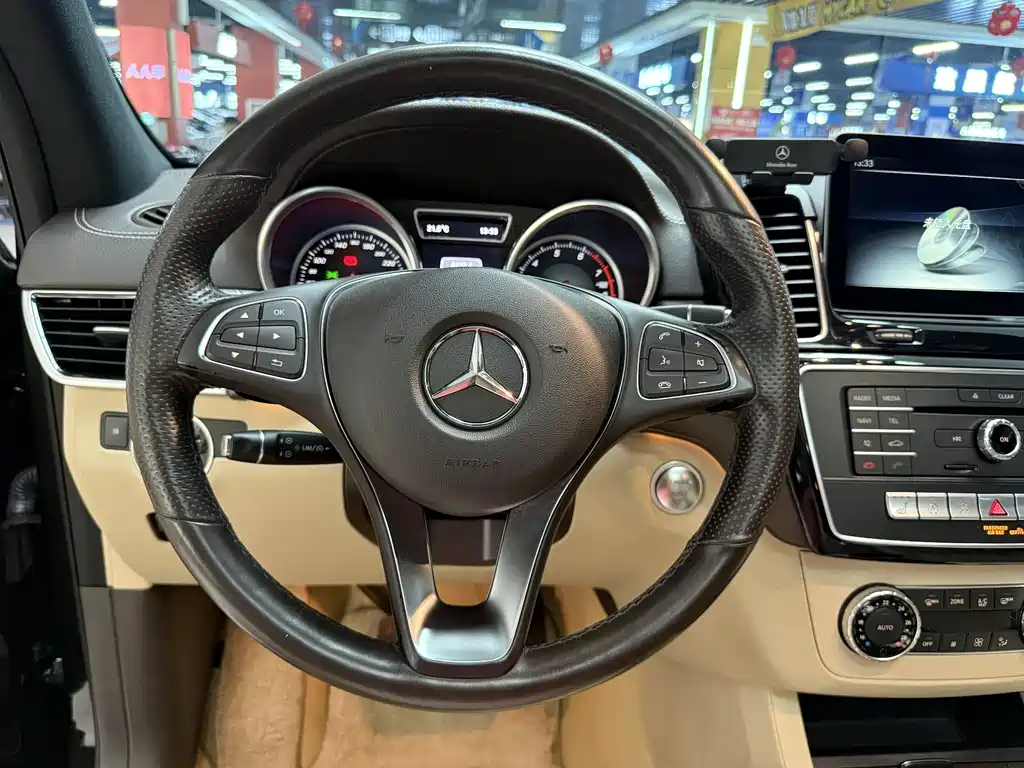 Mercedes-Benz GLE 2017 — фото 11