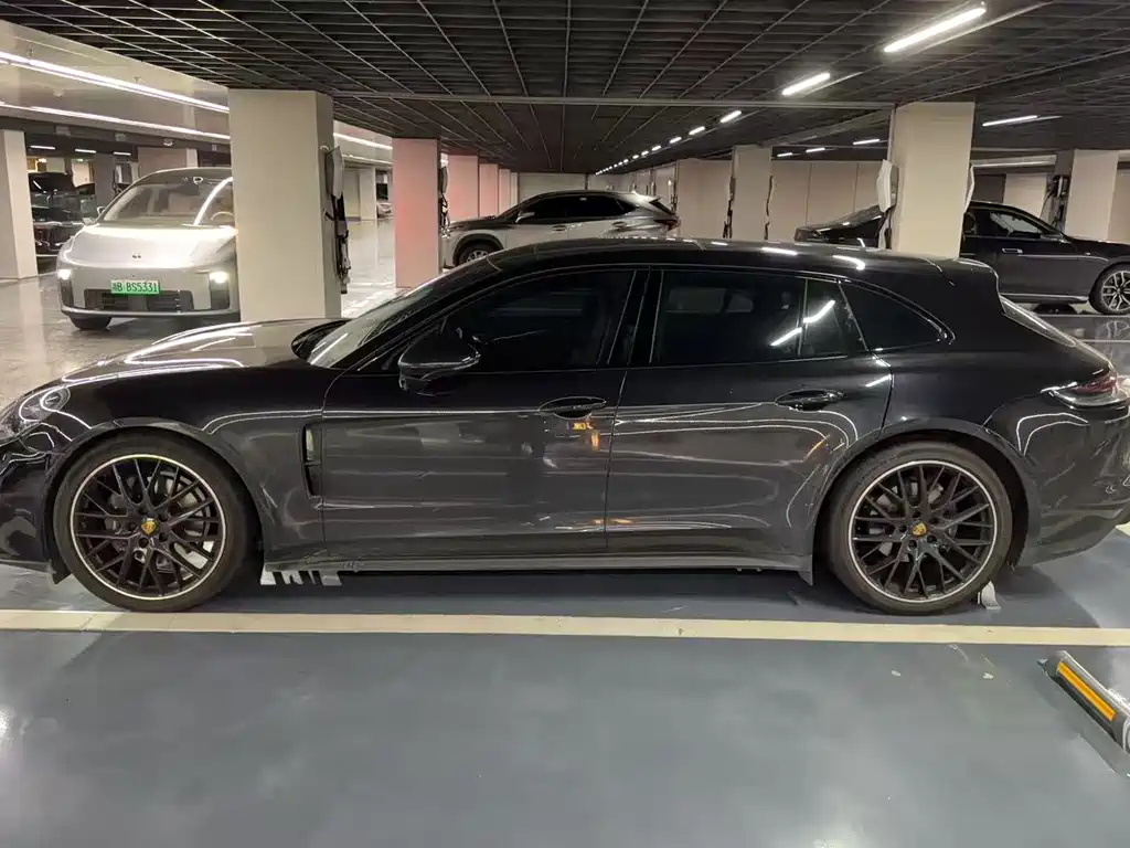 Porsche Panamera 2023