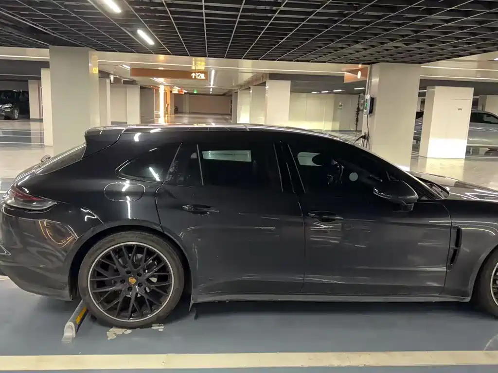 Porsche Panamera 2023