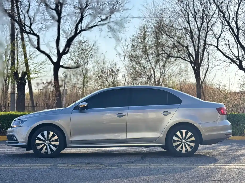 Volkswagen Sagitar 2018