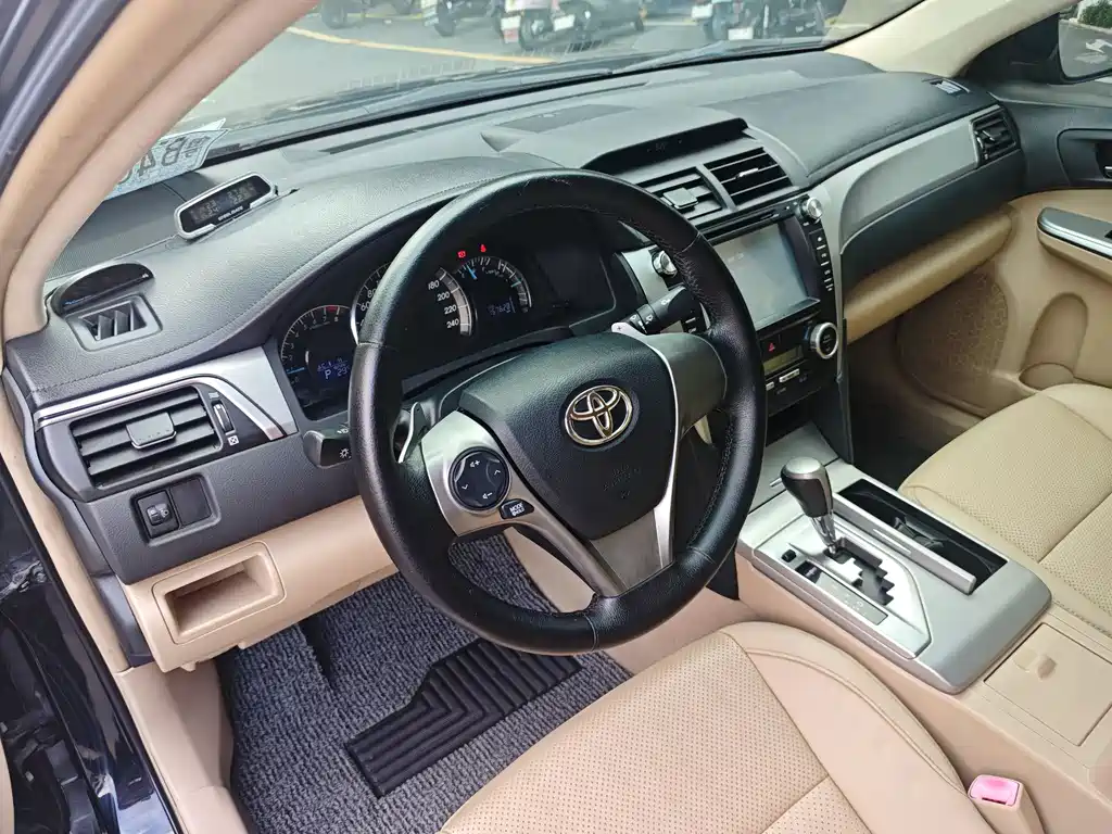 Toyota Camry 2012 — фото 8
