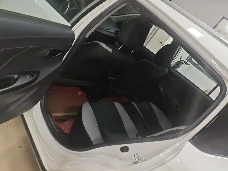 Toyota Yaris L 2023