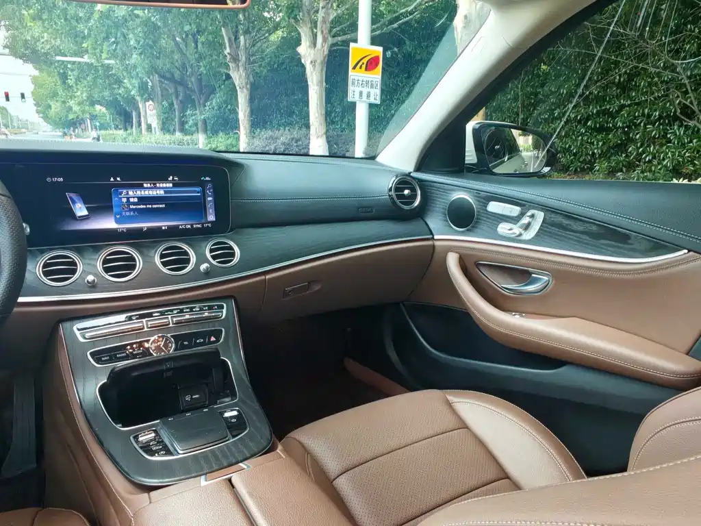 Mercedes-Benz E-Class 2020 — фото 15