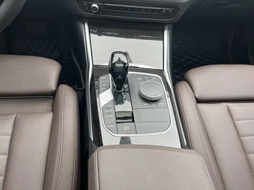 BMW 3 Series 2019 — фото 20
