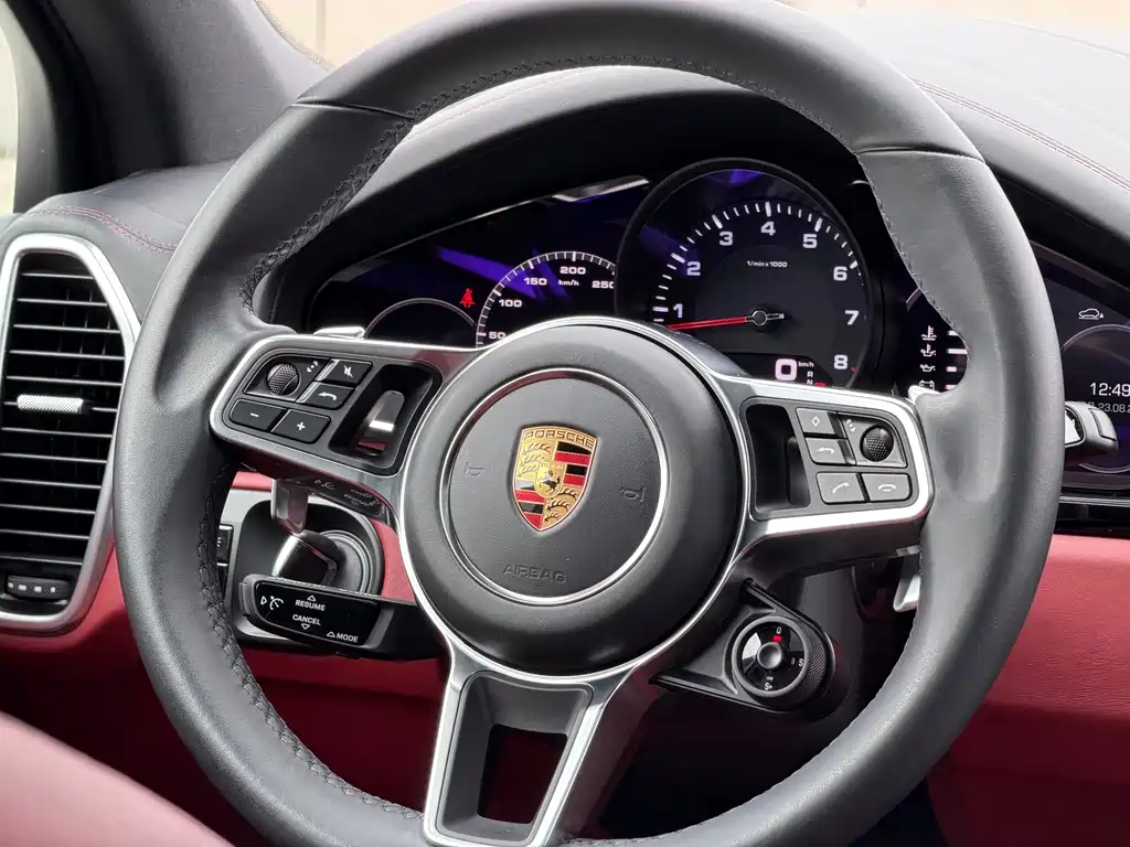 Porsche Cayenne 2019 — фото 24