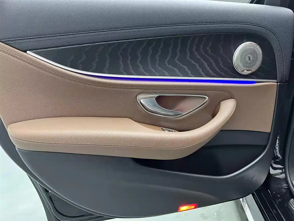 Mercedes-Benz E-Class 2019 — фото 15