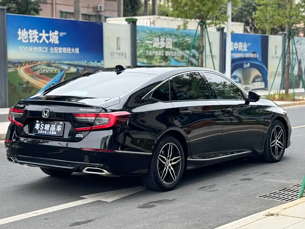 Honda Accord 2022 — фото 10