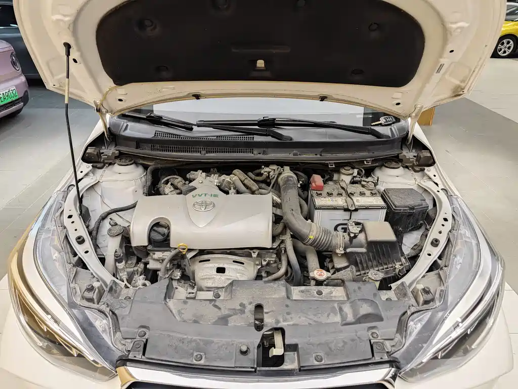 Toyota Yaris L 2020 — фото 34