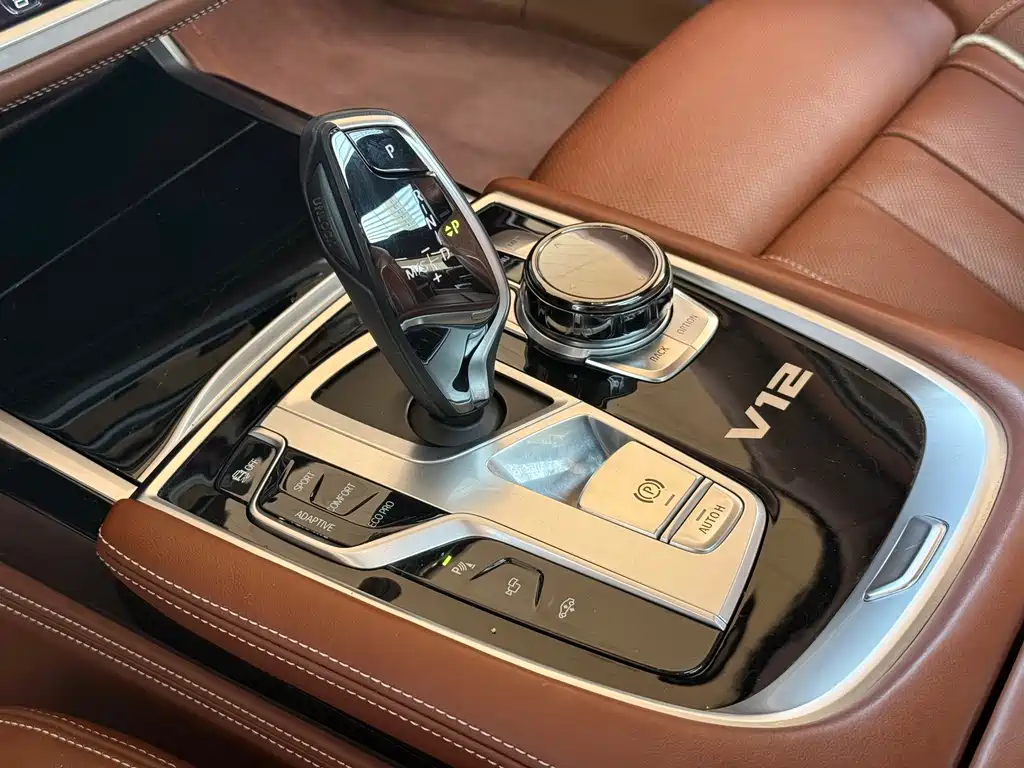 BMW 7 Series 2017 — фото 8