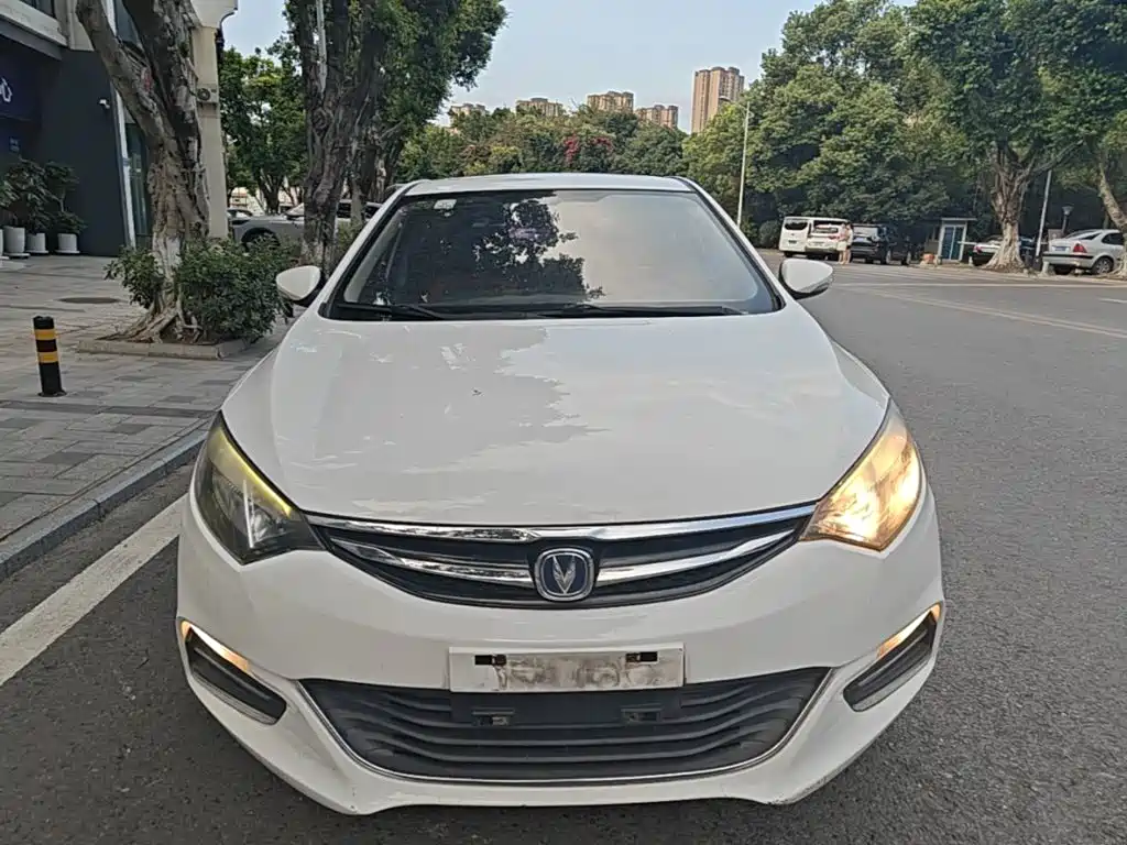 Changan Eado XT 2017 — фото 3