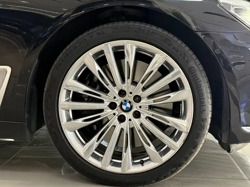 BMW 7 Series 2017 — фото 18