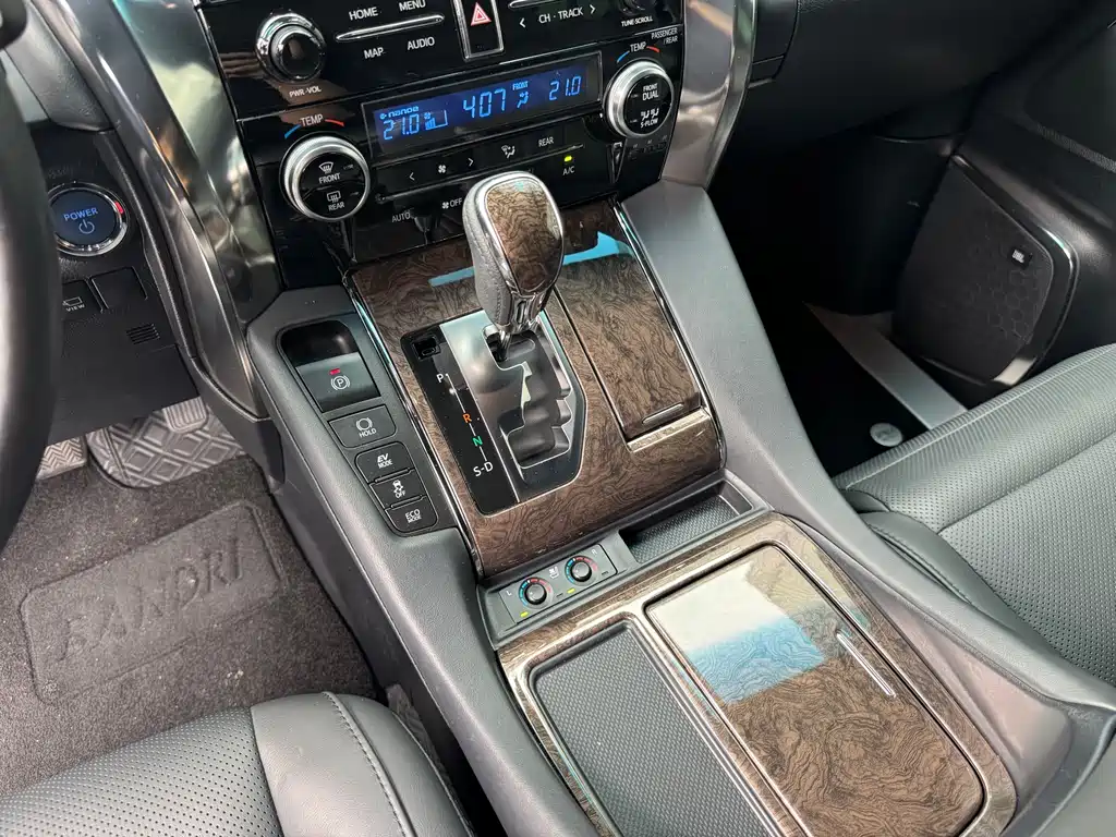 Toyota Alphard 2022 — фото 12