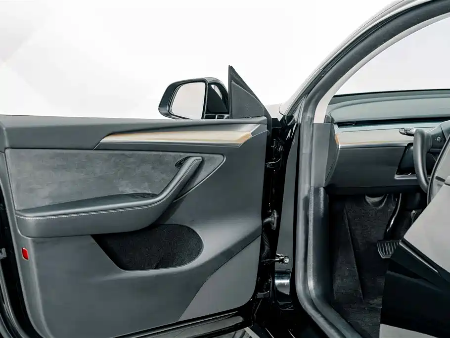 Tesla Model Y 2023 — фото 15