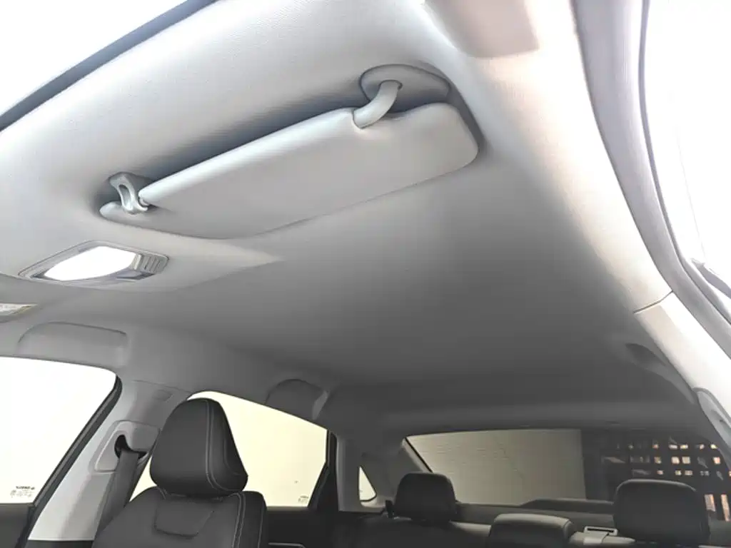 Geely Emgrand 2023