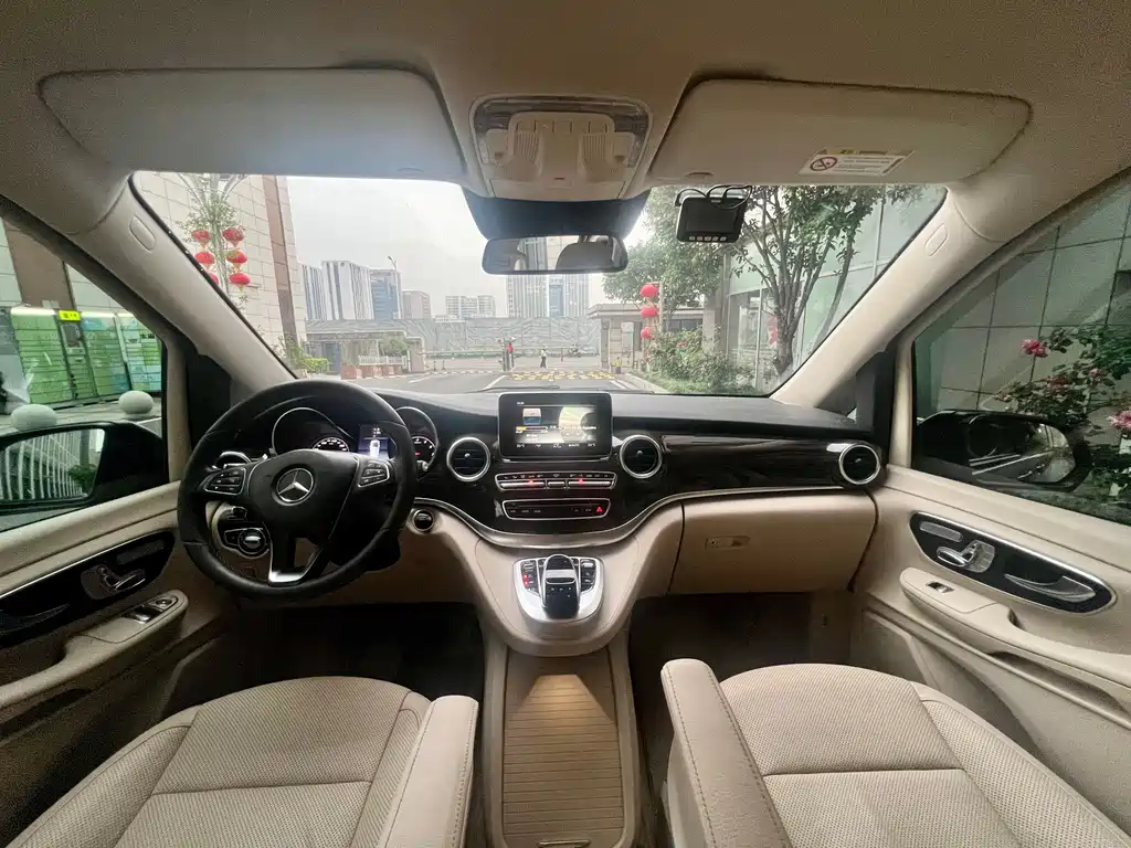 Mercedes-Benz V-Class 2018 — фото 14