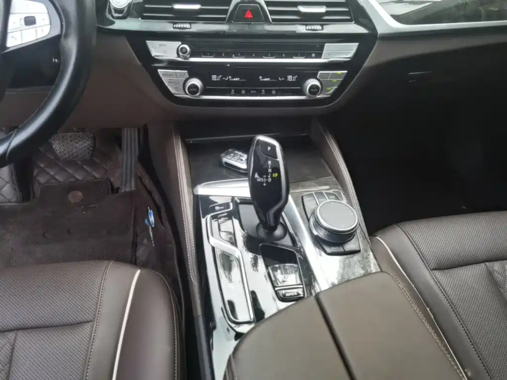 BMW 5 Series 2022 — фото 14