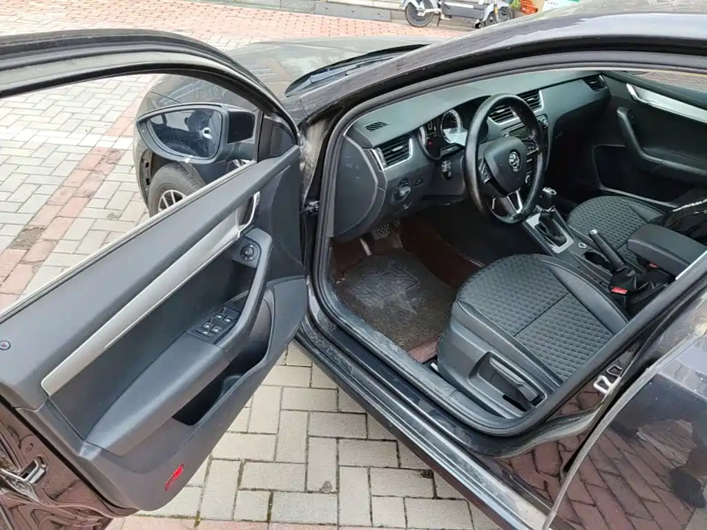 Skoda Octavia 2018 — фото 12