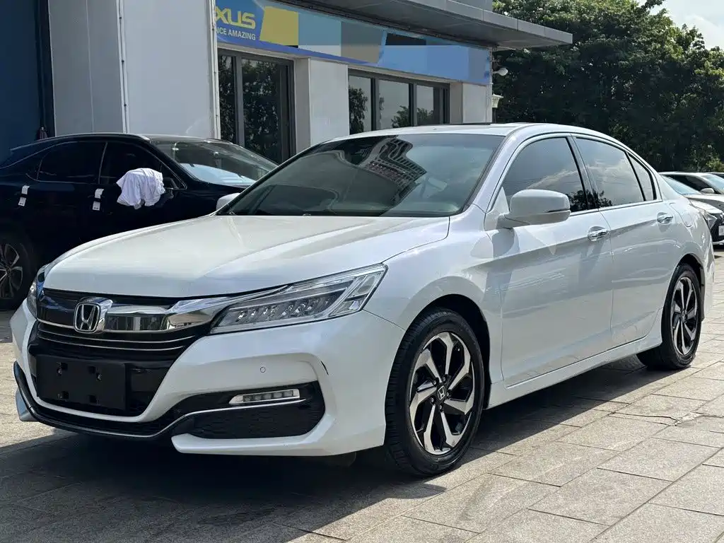 Honda Accord 2016 — фото 1