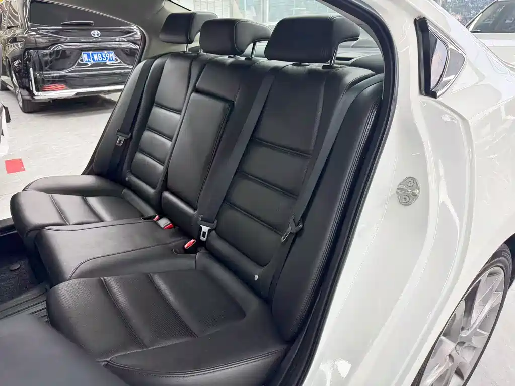Mazda Atenza 2015 — фото 18