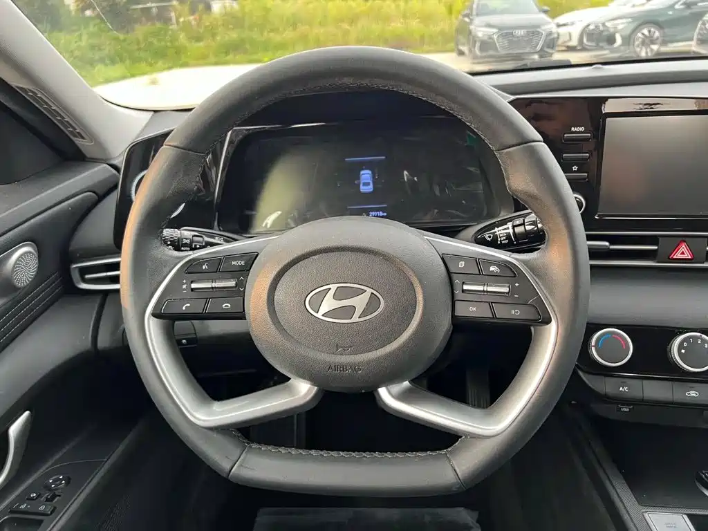 Hyundai Elantra 2023 — фото 14