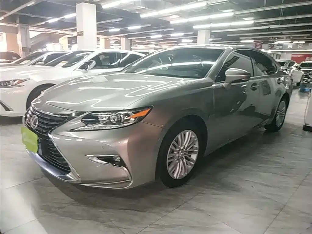 Lexus ES 2018 — фото 2