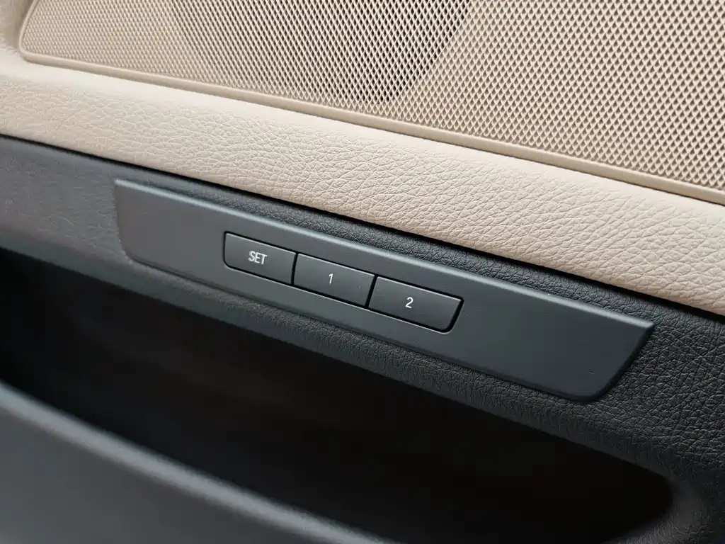 BMW 5 Series 2015 — фото 36