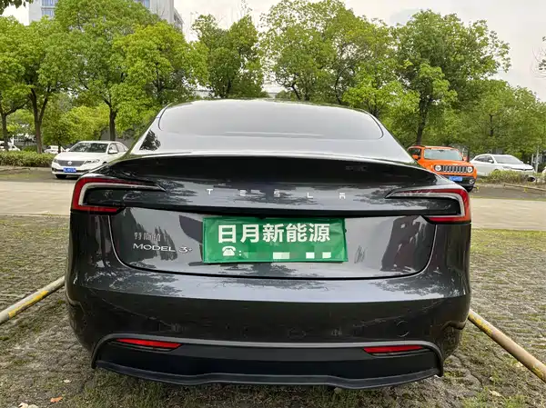 Tesla Model 3 2024