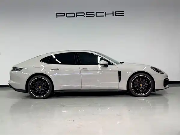 Porsche Panamera 2024