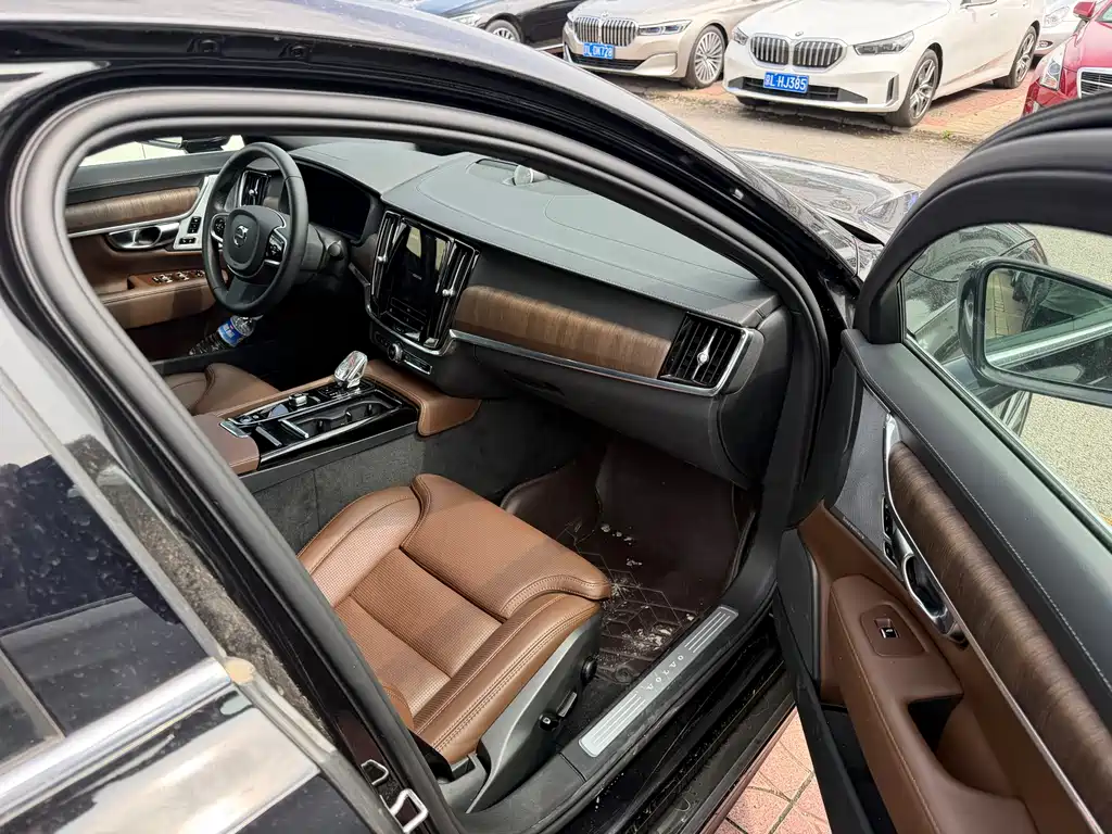 Volvo S90 PHEV 2025 — фото 13