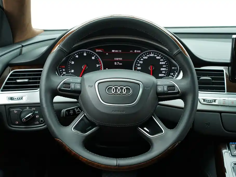 Audi A8 2015 — фото 8