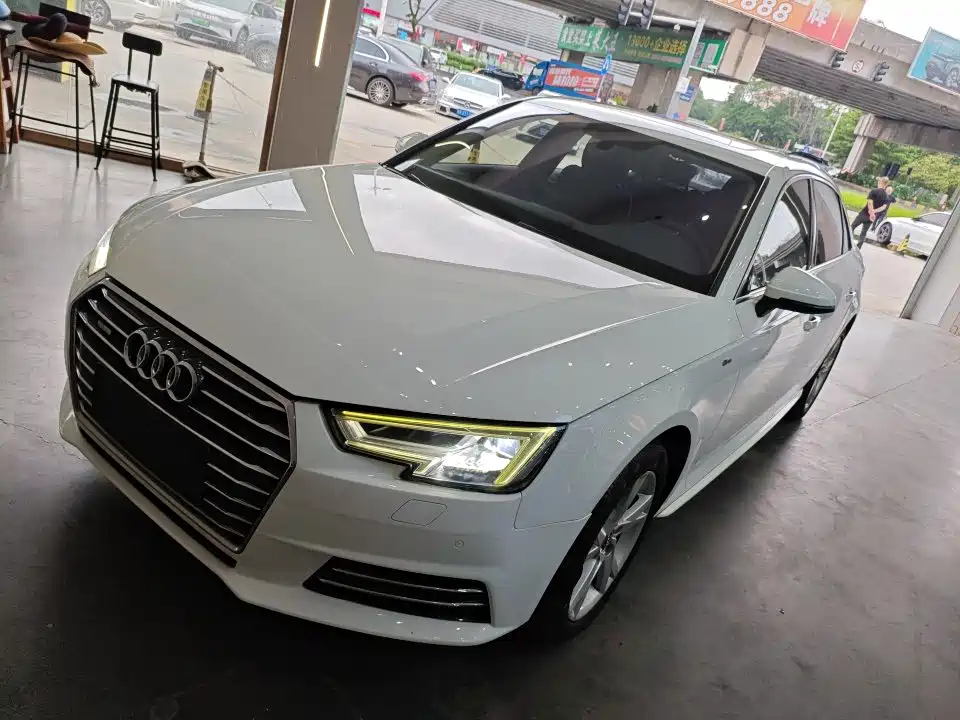 Audi A4L 2018 — фото 1