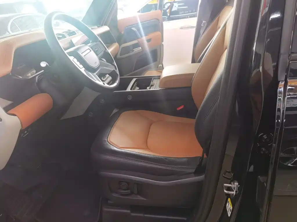Land Rover Defender 2023