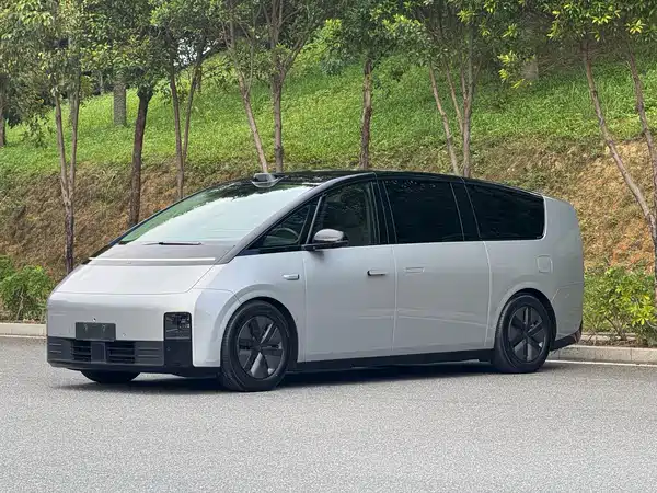 Li Auto MEGA 2024