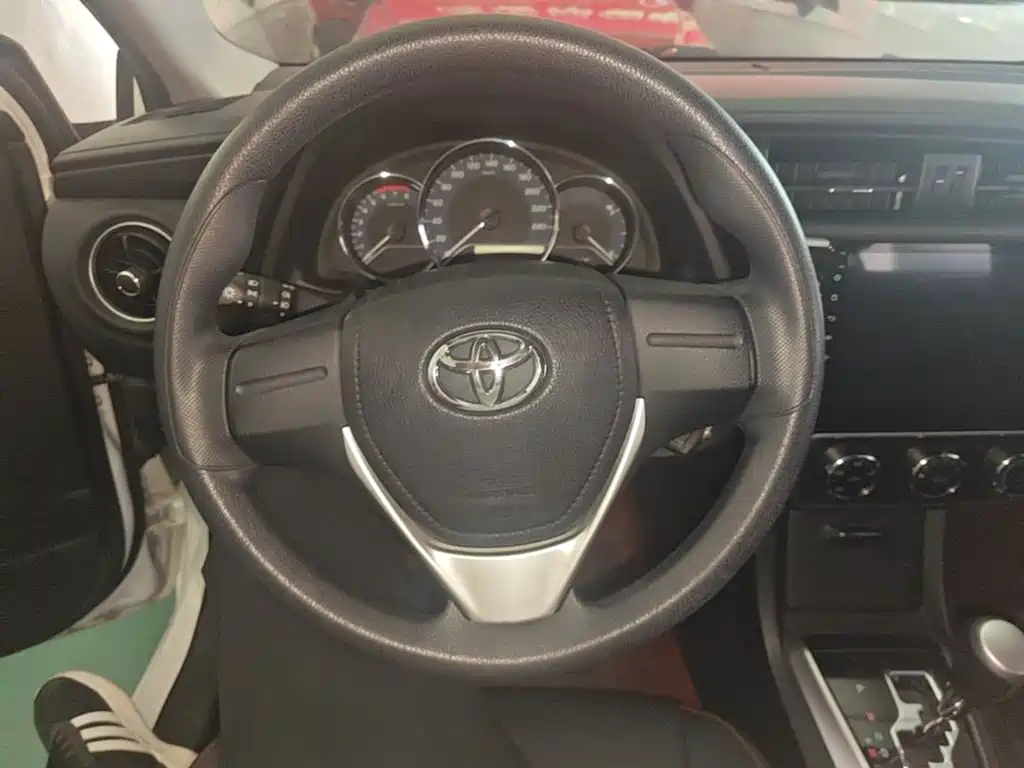 Toyota Corolla 2018 — фото 11