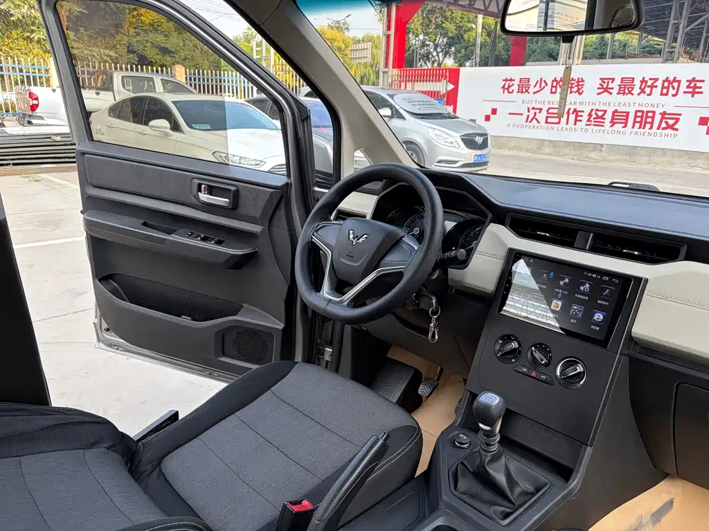 Wuling Hongguang PLUS 2019 — фото 9