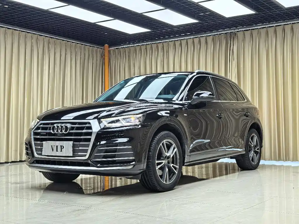Audi Q5L 2021 — фото 1