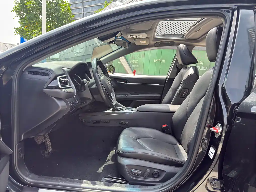 Toyota Camry 2022 — фото 10