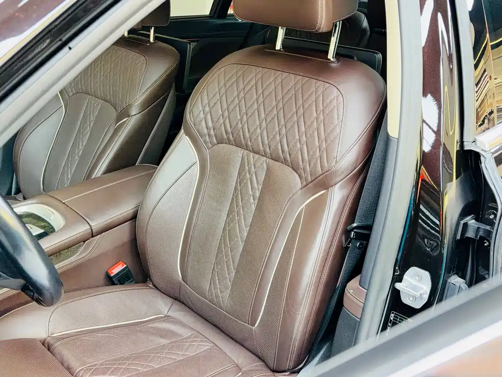 BMW 7 Series 2018 — фото 16