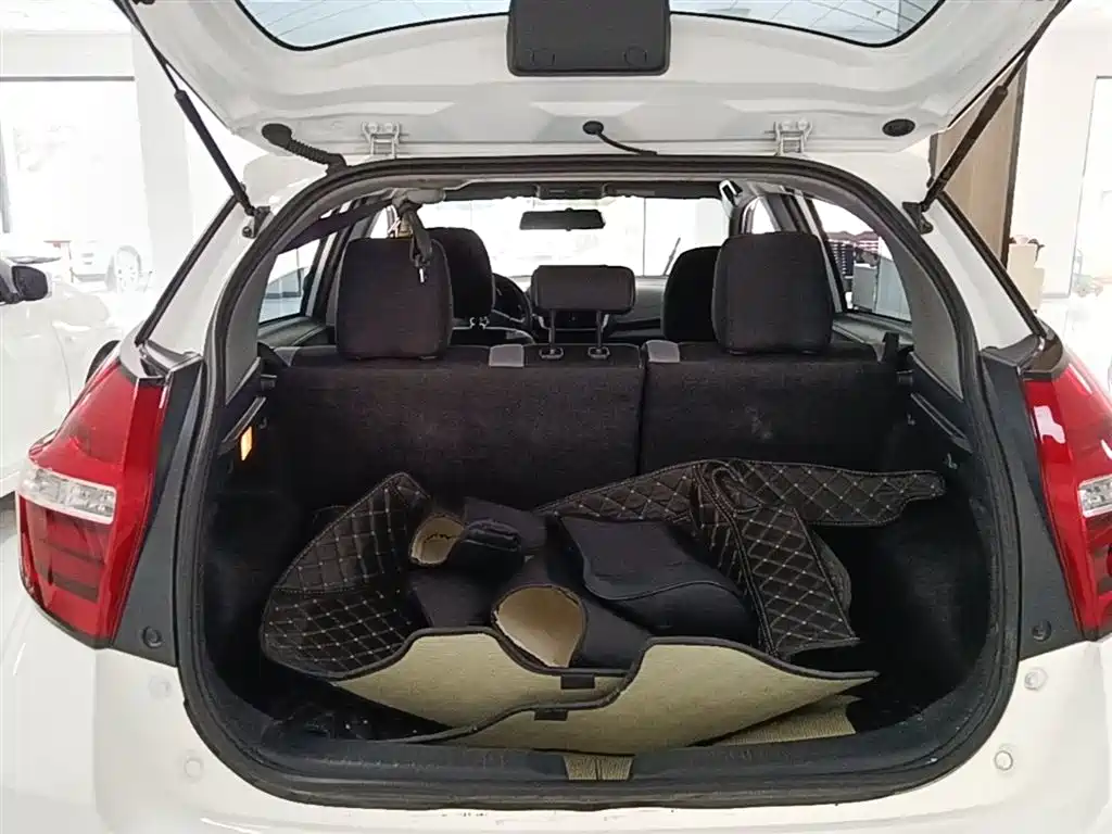 Toyota Yaris L 2022 — фото 19