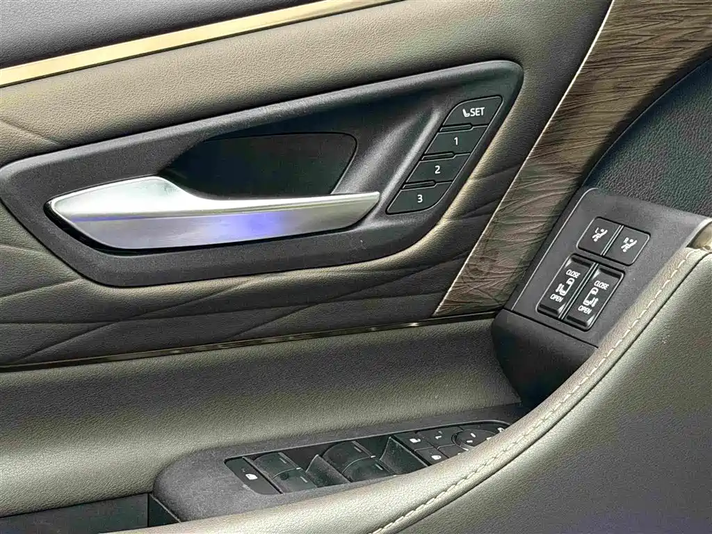 Toyota Alphard 2024 — фото 9