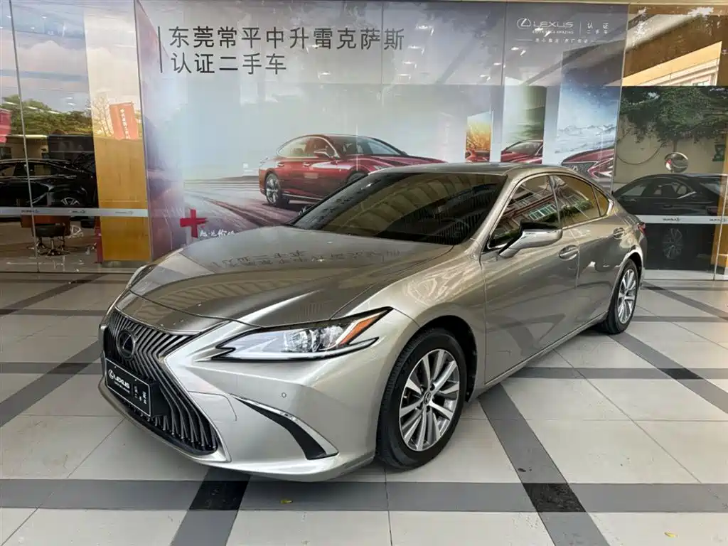 Lexus ES 2023 — фото 1