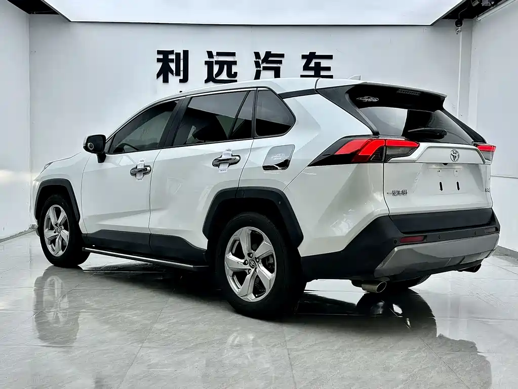 Toyota RAV4 2021 — фото 18