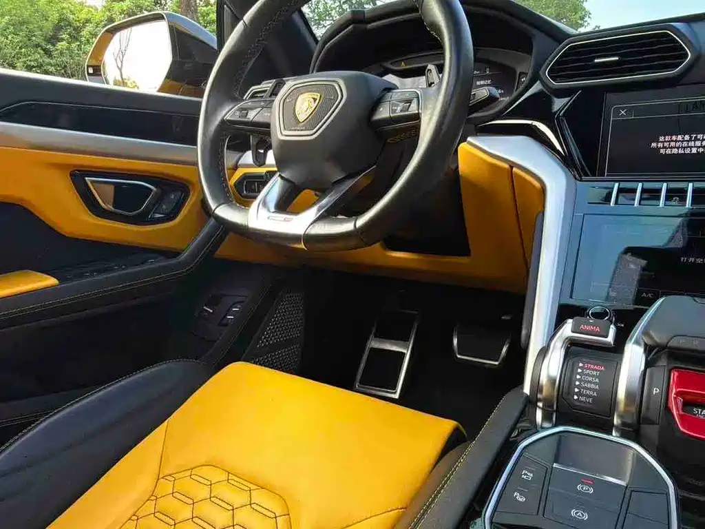 Lamborghini Urus 2022 — фото 14