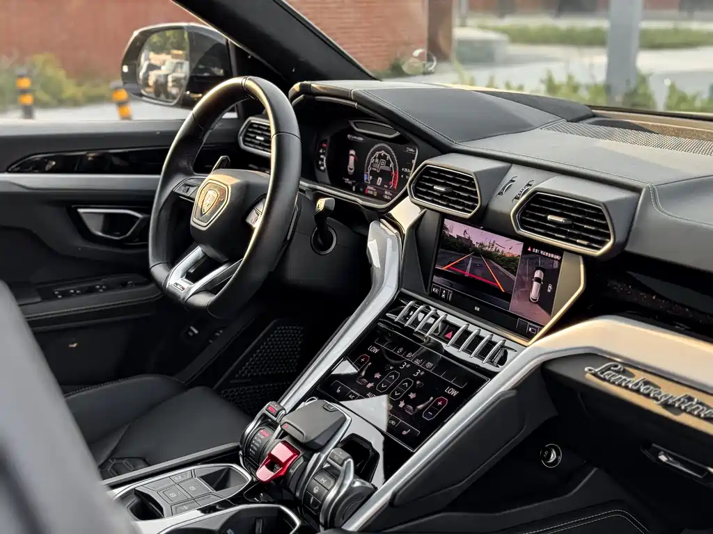 Lamborghini Urus 2019 — фото 10