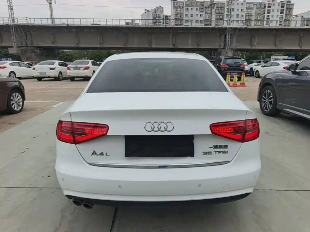 Audi A4L 2015