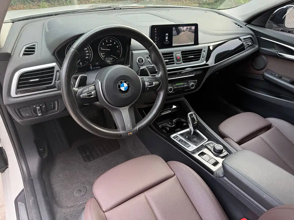 BMW 1 Series 2020 — фото 10