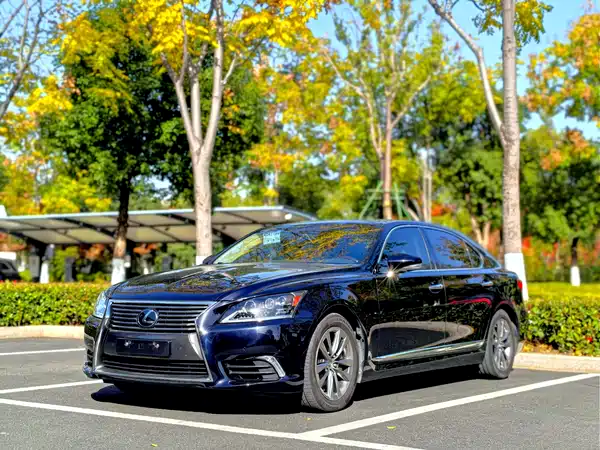 Lexus LS 2016